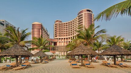 Overview Holiday Beach Hotel Danang