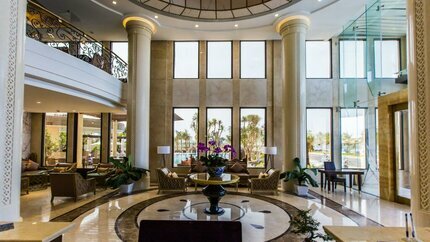 Sảnh khách sạn rộng rãi