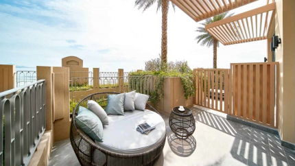 One King Bed Suite Cabana Smoking