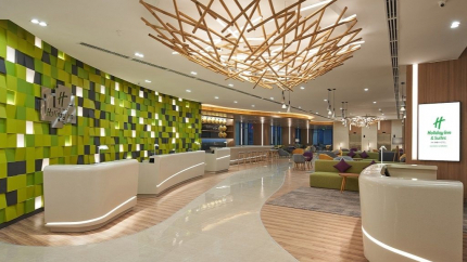 Sảnh Check In Holiday Inn & Suites Saigon Airport Hotel 5*