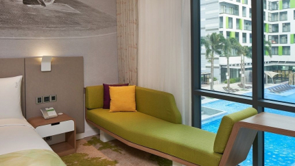 Phòng Deluxe Holiday Inn & Suites Airport 5*