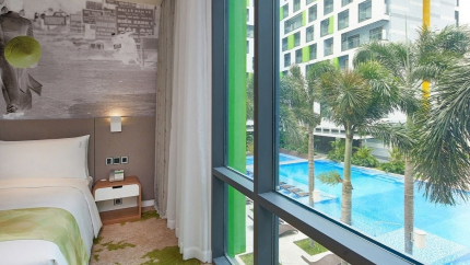 Phòng Suite Khách Sạn Holiday Inn & Suites Saigon Airport 5*