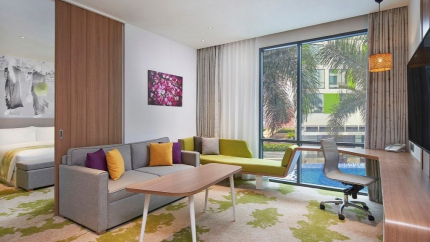 Phòng Suite Khách Sạn Holiday Inn & Suites Airport