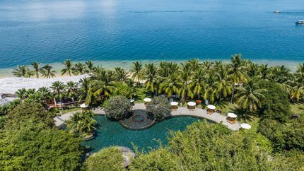 Hồ bơi ngoài trời của resort