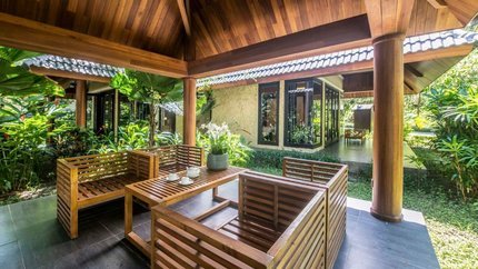 Khoảng sân vườn nhiều cây xanh