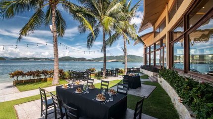 Không gian nhà hàng ngoài trời hướng biển