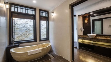 Phòng tắm bồn khép kín