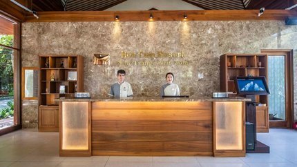 Quầy lễ tân tại khu nghỉ dưỡng