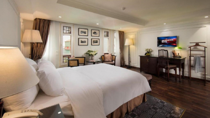 Phòng Deluxe Hướng Phố Hàng Mành