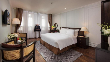 Phòng Suite Hướng Phố Hàng Mành