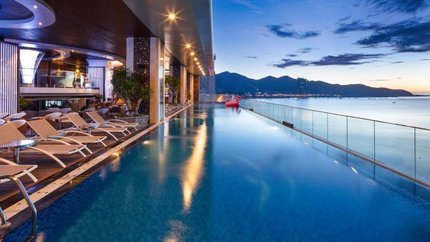 Bể bơi ngoài trời