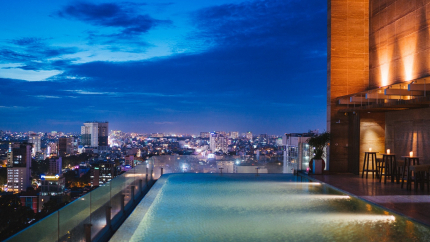 Bể bơi tầng thượng