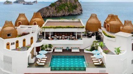 Hồ bơi ngoài trời