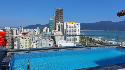 Bể bơi ngoài trời tại Hùng Anh Đà Nẵng