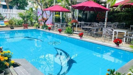 Bể bơi ngoài trời