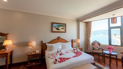 Giường ngủ thoải mái, thiết kế tối giản