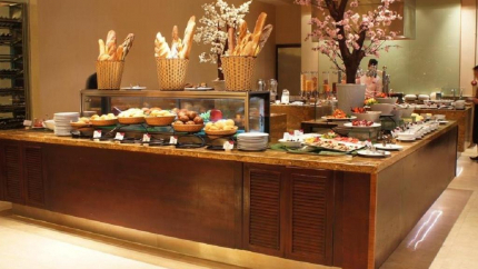 Nhà Hàng Lackah tại Hyatt Regency West Hanoi