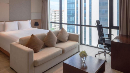 Phòng Club tại Hyatt Regency West Hanoi 5 sao