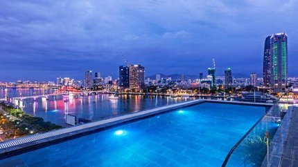 Hồ bơi tại khách sạn