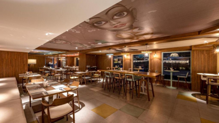 Không gian nhà hàng tại khách sạn 