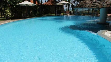 Hồ bơi ngoài trời