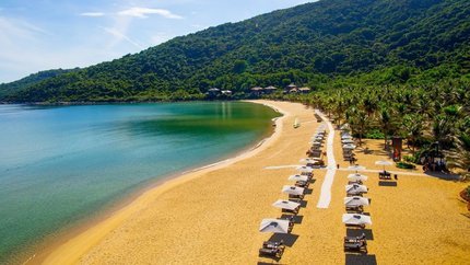 Bãi biển riêng InterContinental Đà Nẵng Sun Peninsula Resort