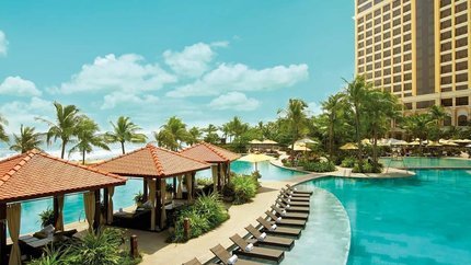 Hồ bơi tại khách sạn