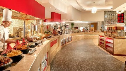 Không gian nhà hàng và quầy buffet