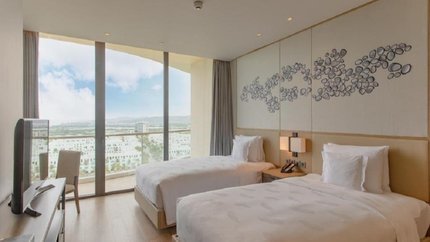 1 King 1 Queen 1 Twin Residence Long Beach View