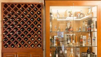 Quầy mini bar với đa dạng đồ uống