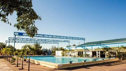 Hồ bơi ngoài trời không gian rộng