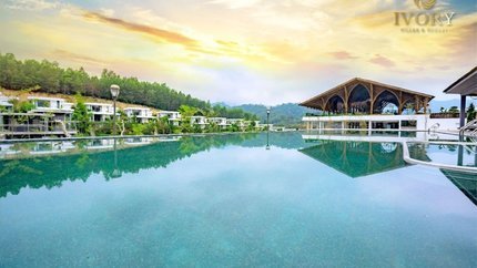 Bể bơi vô cực ngoài trời