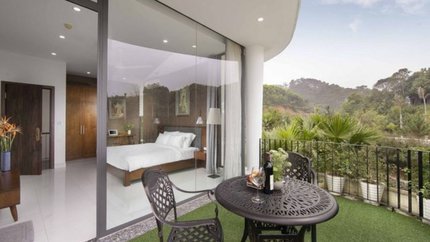 Villa 4 phòng ngủ hướng vườn có bể bơi Ban công rộng rãi, hướng vườn