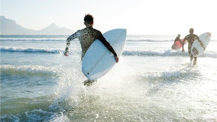 Hoạt động lướt sóng trên biển