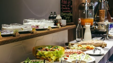 Quầy buffet đa dạng ẩm thực