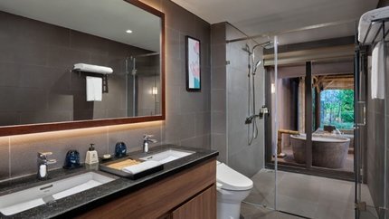 Phòng vệ sinh liên kết bồn tắm osen