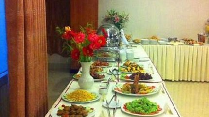 Quầy buffet đa dạng ẩm thực