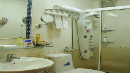 Phòng tắm tại Hotel HCM A25 122 Lê Lai