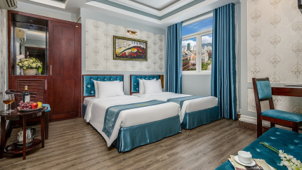 Deluxe Twin City View