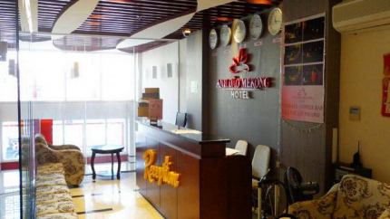 Lễ Tân Khách sạn Anh Đào Mekong