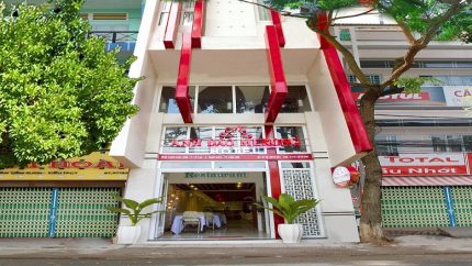 Toàn Cảnh Khách sạn Anh Đào Mekong