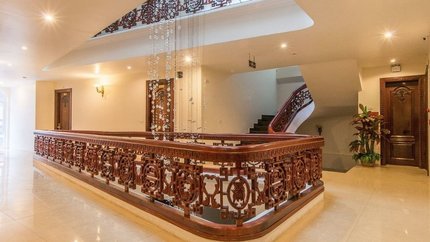 Khung cảnh hành lang khách sạn