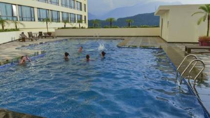 Bể bơi ngoài trời