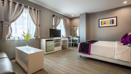 Phòng có cửa sổ, ti vi