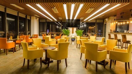 Aqua Bar & Restaurant