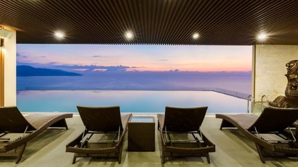 Bể bơi vô tận tầng 20