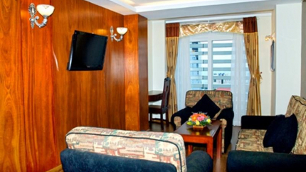 Khach San Barcelona 0