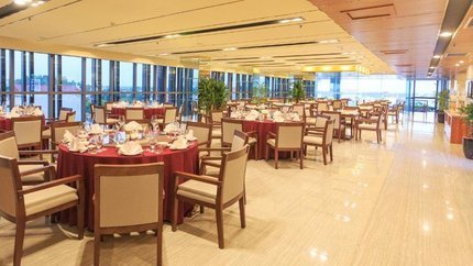 Nhà hàng khuôn viên rộng