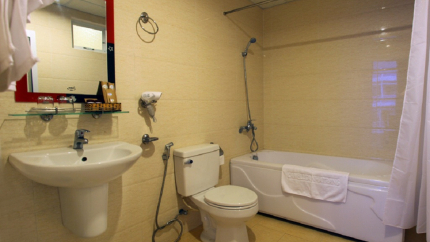 Bathtub   Camellia Hotel