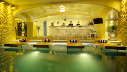 Thiết kế bể bơi sang trọng